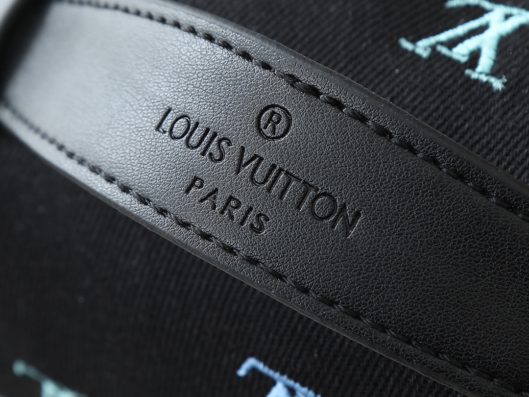 56$ LV M11539 M43644 Rush Monogram Dust size 30X15X8 cm 931410 BR1902 gallery