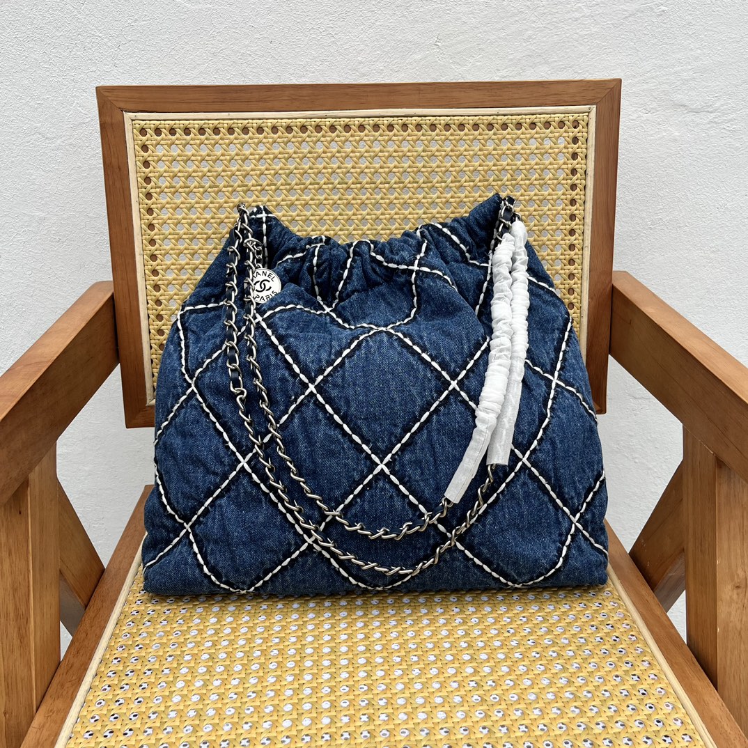59$ new_dh CHANEL 1163 size 39X42X7 CM 83574035961 XR1B339 gallery
