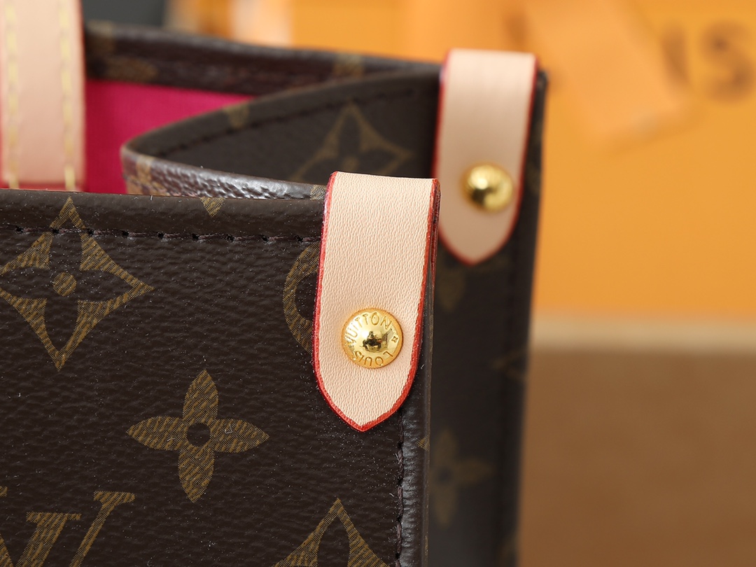 61$ LV Onthego Monogram size 34x26x13 cm 25x19x11 cm 235670 BR1982 gallery