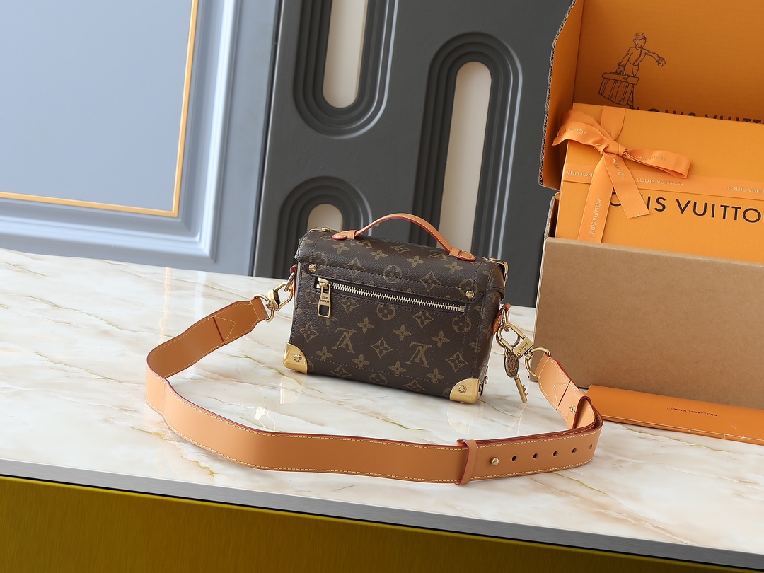 64$ LV Pharrell Williams LV Colorado size 19x15x7 cm 744070 BR1984 gallery
