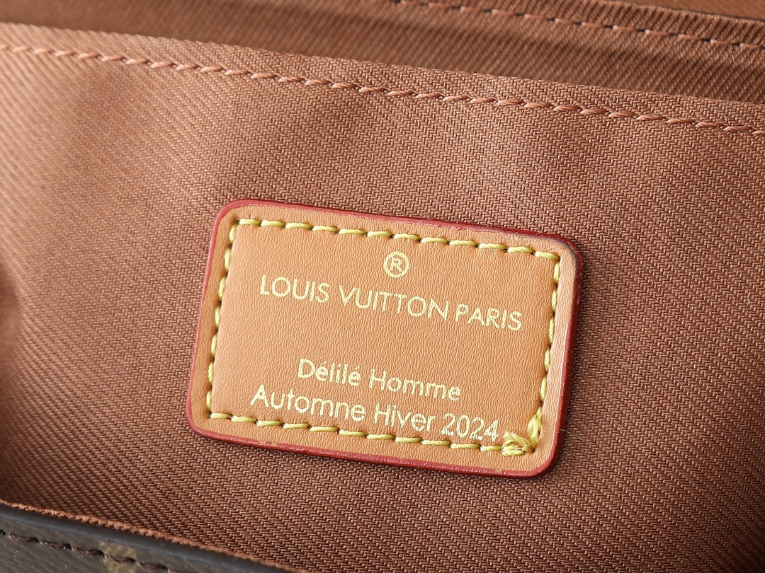 64$ LV Pharrell Williams LV Colorado size 19x15x7 cm 744070 BR1984 gallery