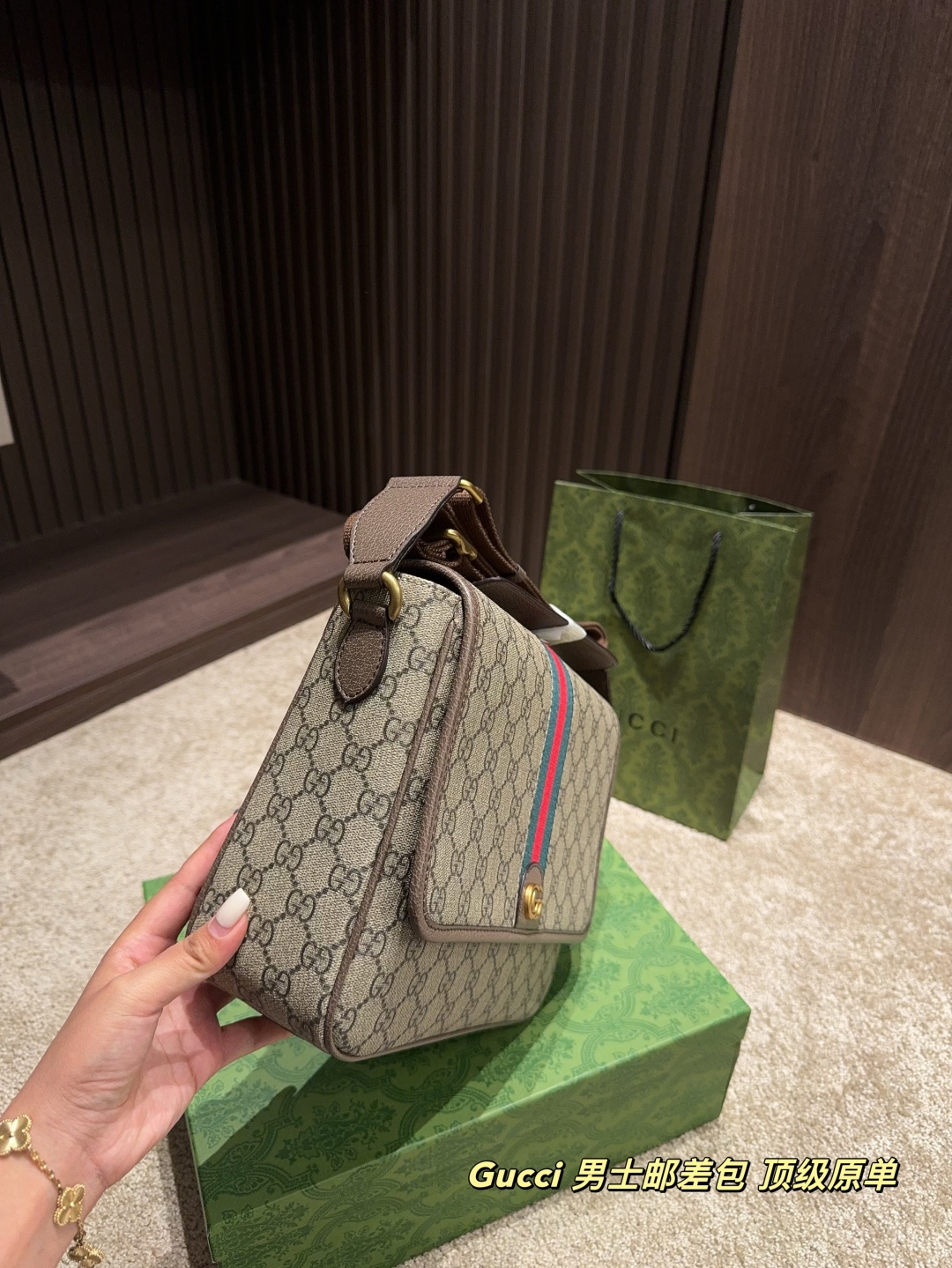 75$ GUCCI Envelope bag size 27x21 cm 656060 KMB2 gallery
