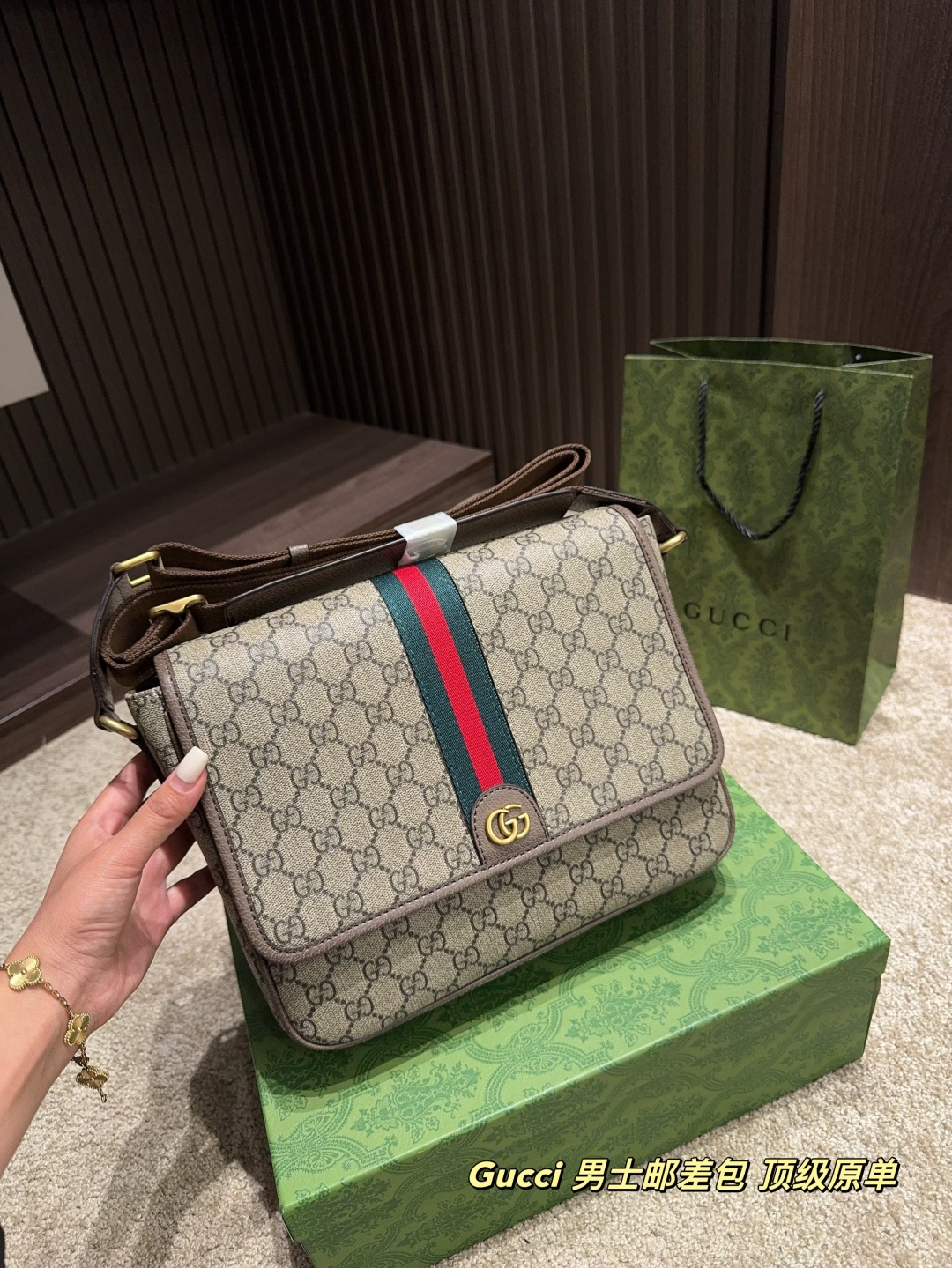 75$ GUCCI Envelope bag size 27x21 cm 656060 KMB2 gallery