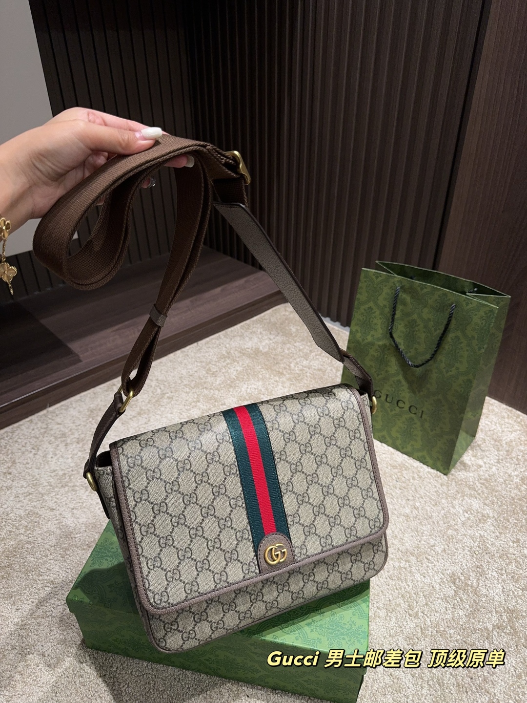 75$ GUCCI Envelope bag size 27x21 cm 656060 KMB2 gallery