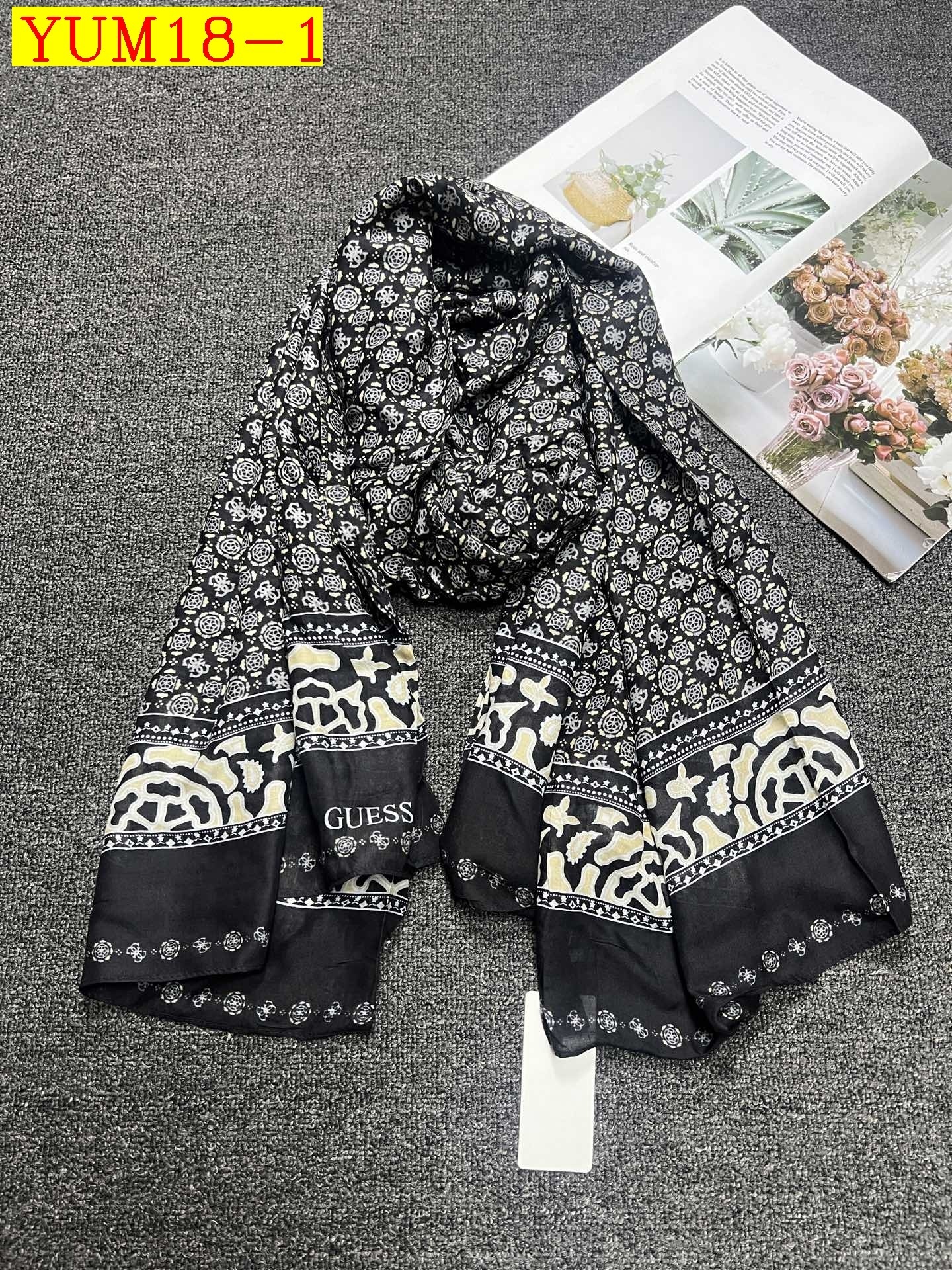 22$ GUESS Scarf size 95x185 cm 4616 YUM18 gallery