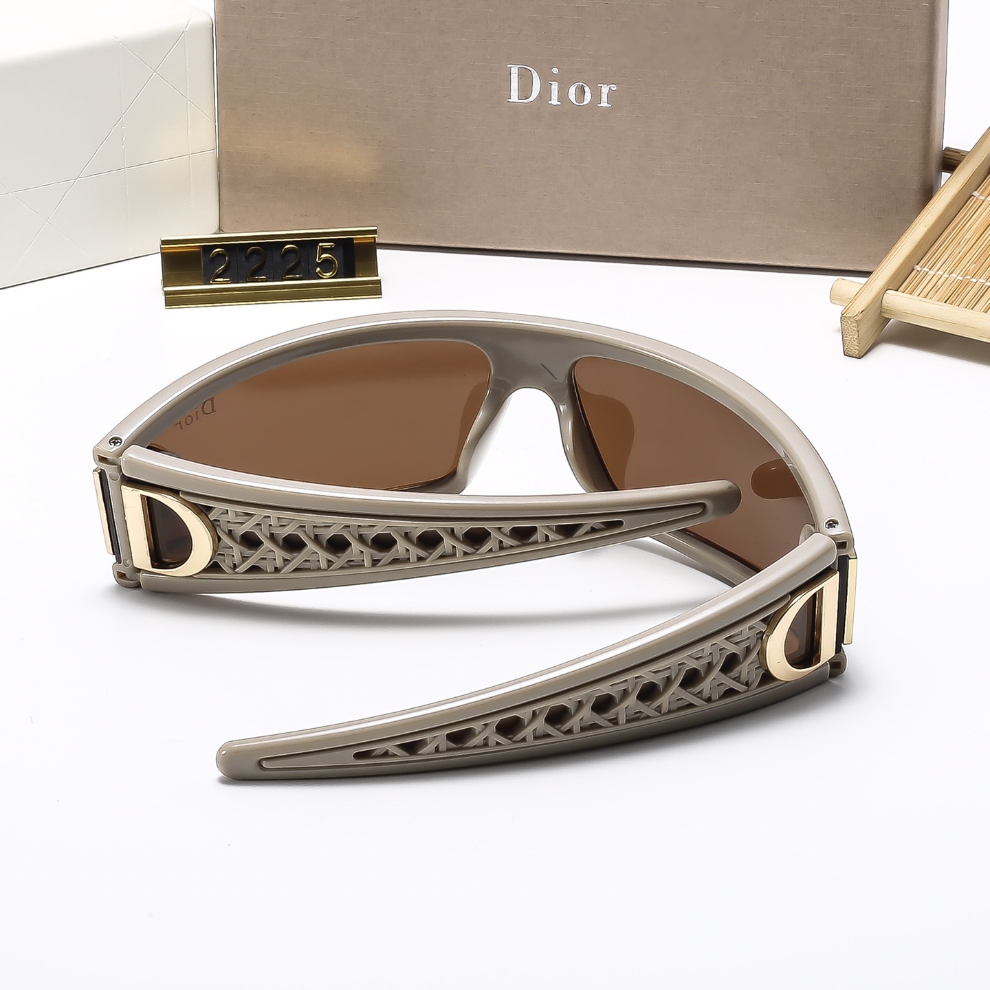 22$ dh DIOR 2225 Sunglassess With Box 60253412525 FF783 gallery