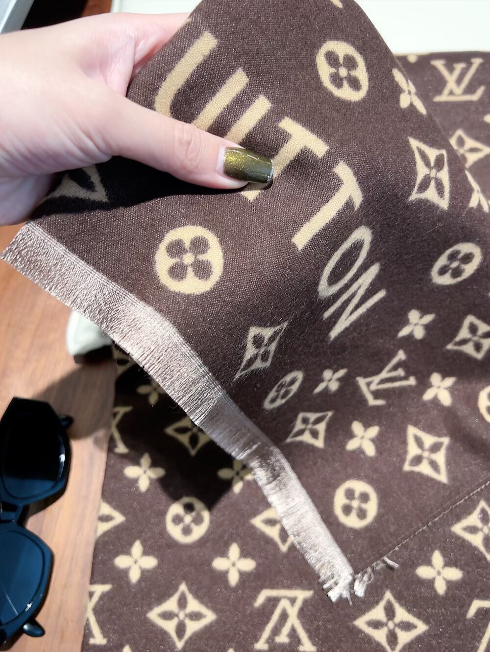 23$ LV Scarf Material Cashmere size 180 x 65 cm 4690 LGZ2 gallery