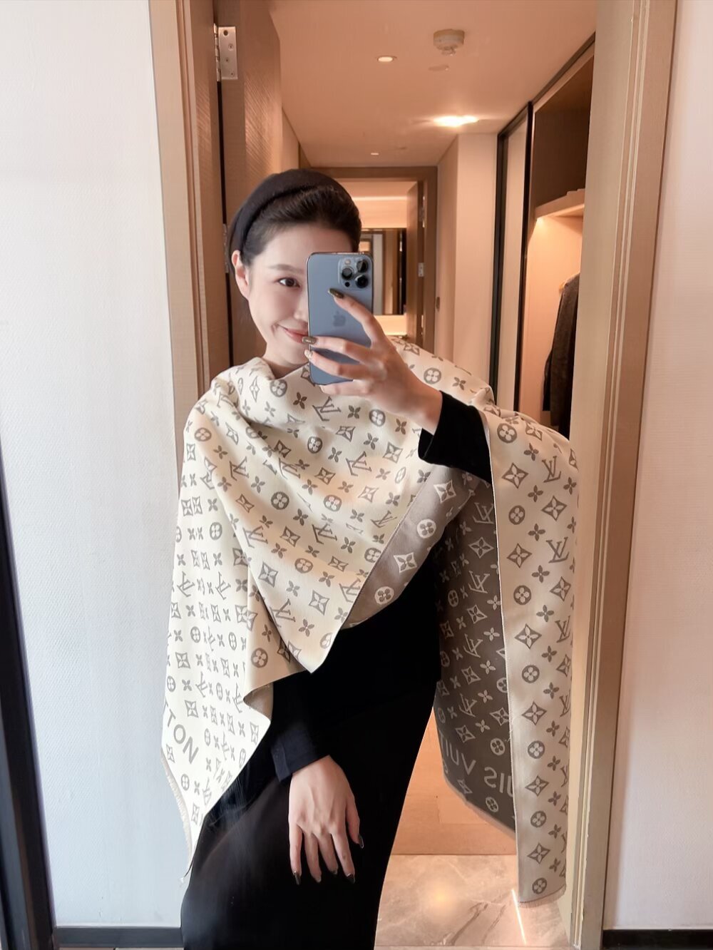 23$ LV Scarf Material Cashmere size 180 x 65 cm 4690 LGZ2 gallery