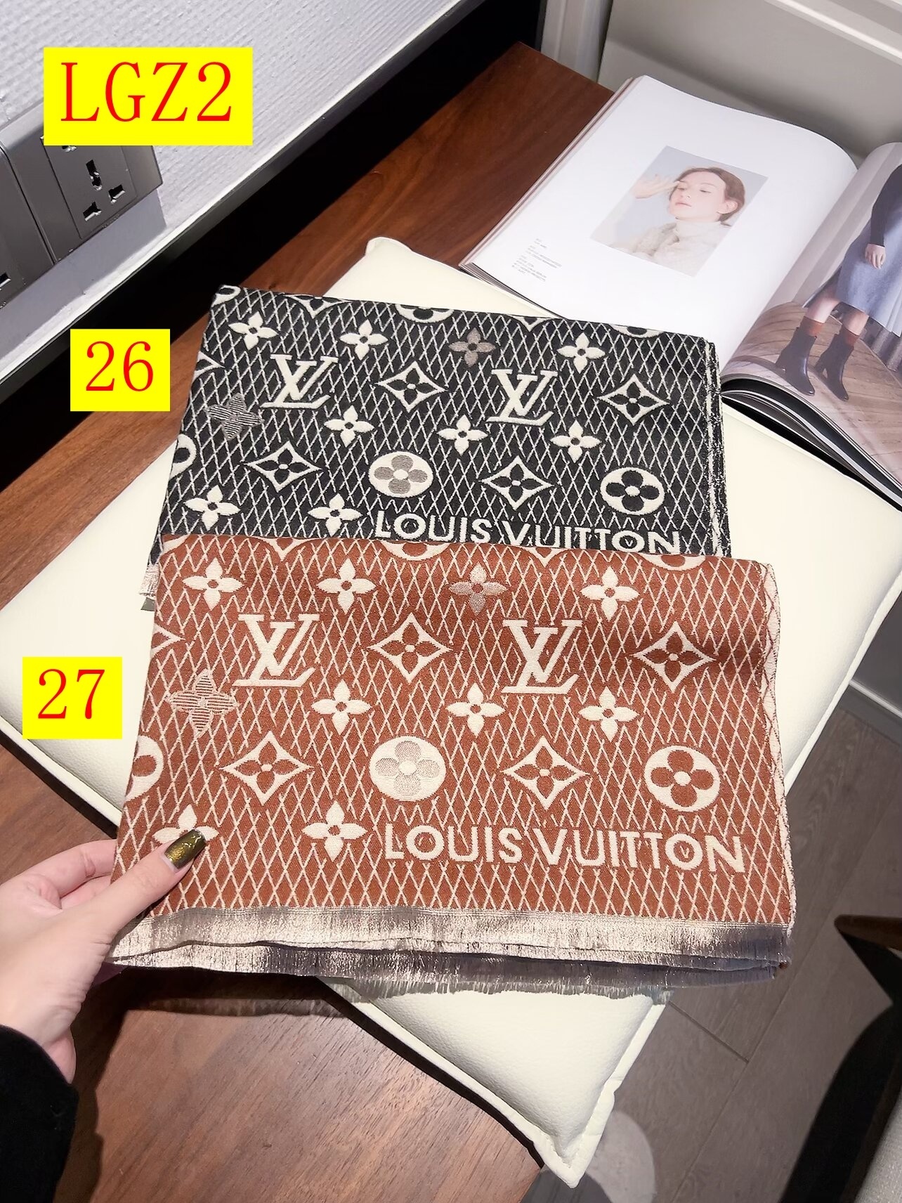 23$ LV Scarf Material Cashmere size 180 x 65 cm 4690 LGZ2 gallery