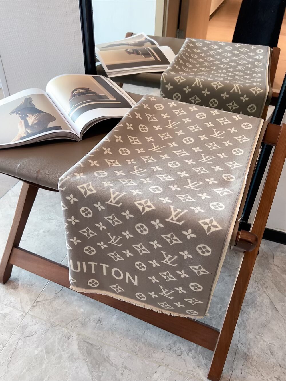 23$ LV Scarf Material Cashmere size 180 x 65 cm 4690 LGZ2 gallery