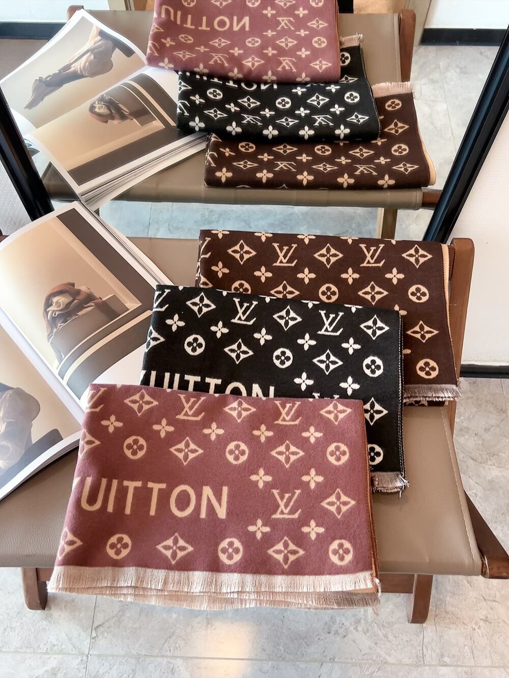 23$ LV Scarf Material Cashmere size 180 x 65 cm 4690 LGZ2 gallery