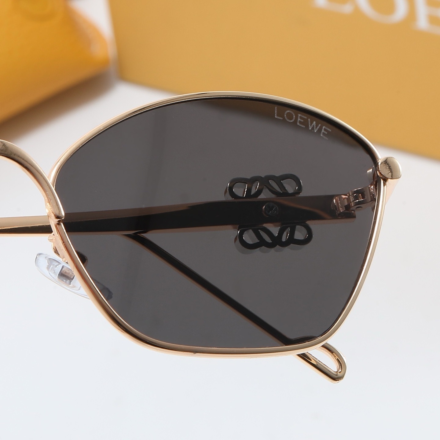 25$ LOEWE Sunglasses with box 4980 YJQ650 gallery
