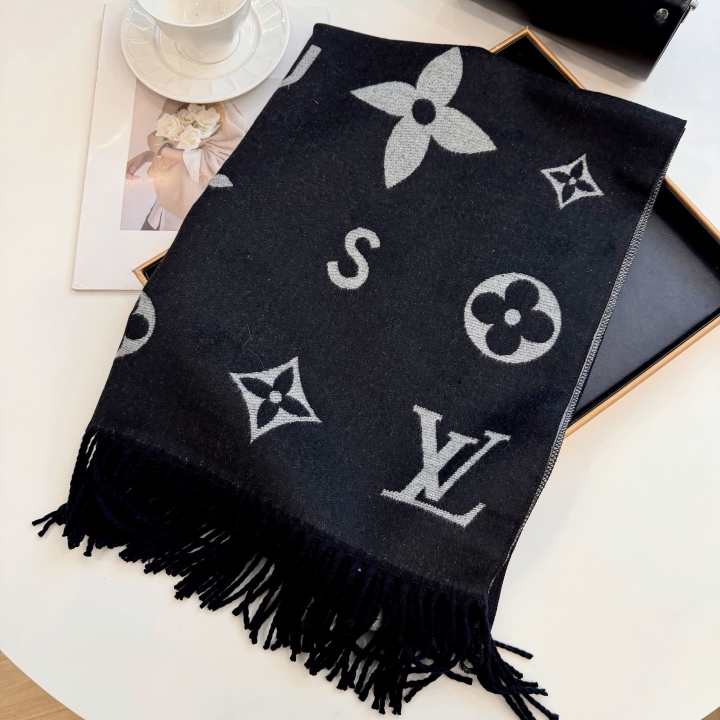 25$ Louis Vuitton Alpaca Scarf Wrap Size 65x180cm 7960 MDL28 gallery