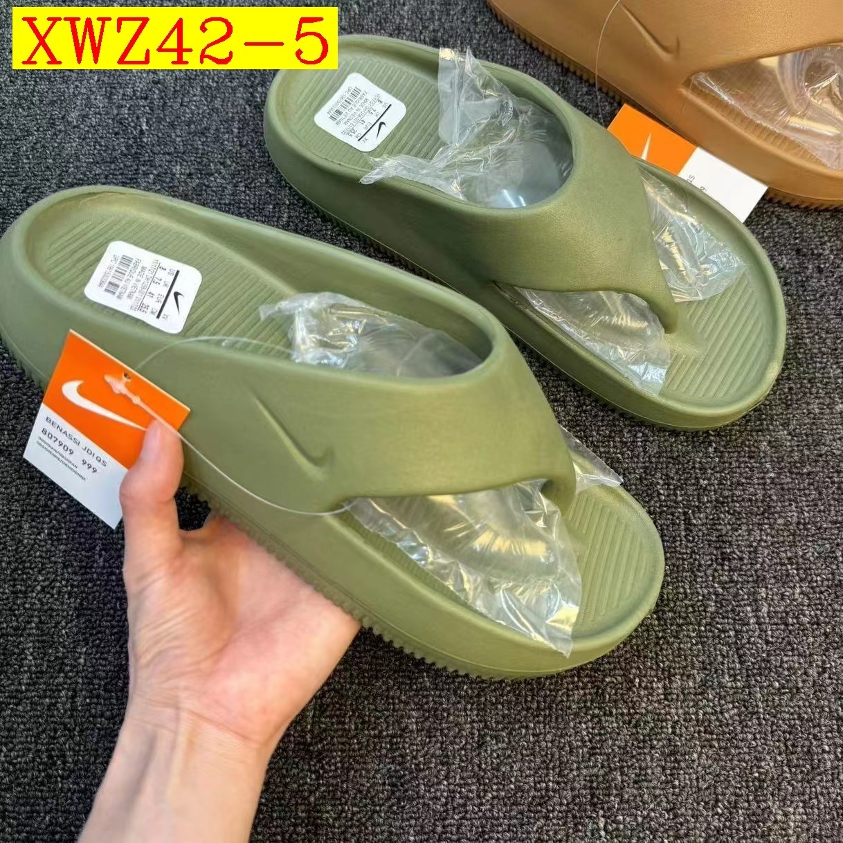 25$ Nike Slippers size 36-45 3560 XWZ42 gallery