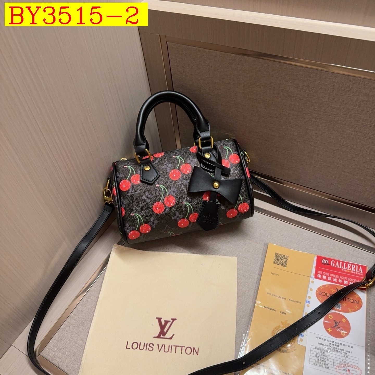 26$ LV 8773 Shoulder bag size 19x12x6 cm 9884 BY3515 gallery