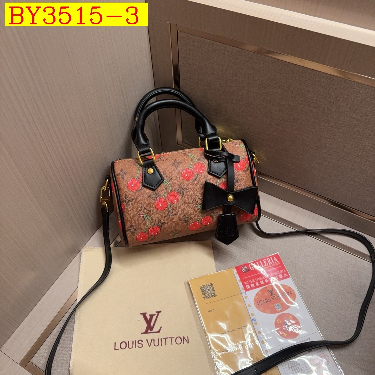 26$ LV 8773 Shoulder bag size 19x12x6 cm 9884 BY3515 gallery