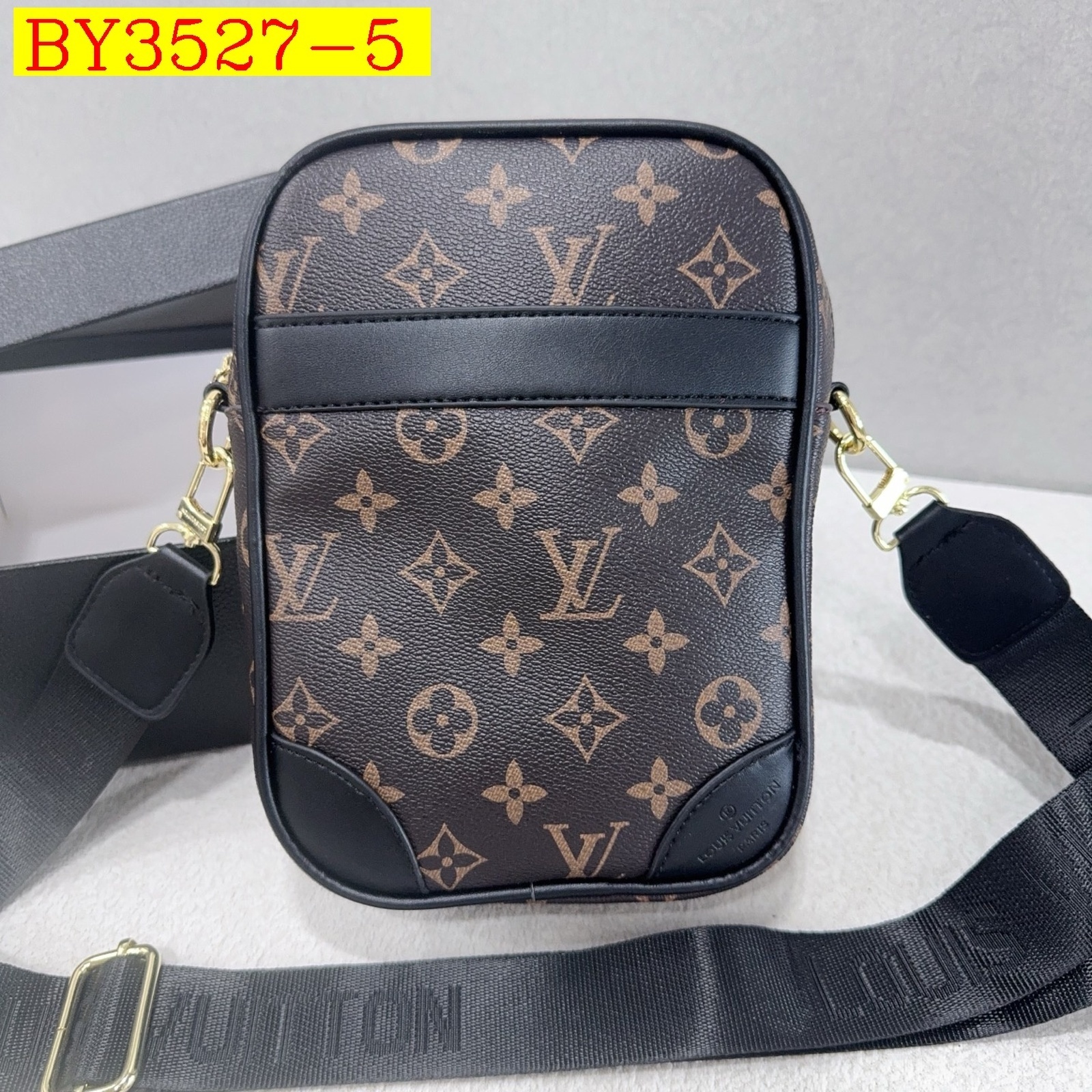 26$ LV 9401 Shoulder bag size 16x22x6 cm 9882 BY3527 gallery