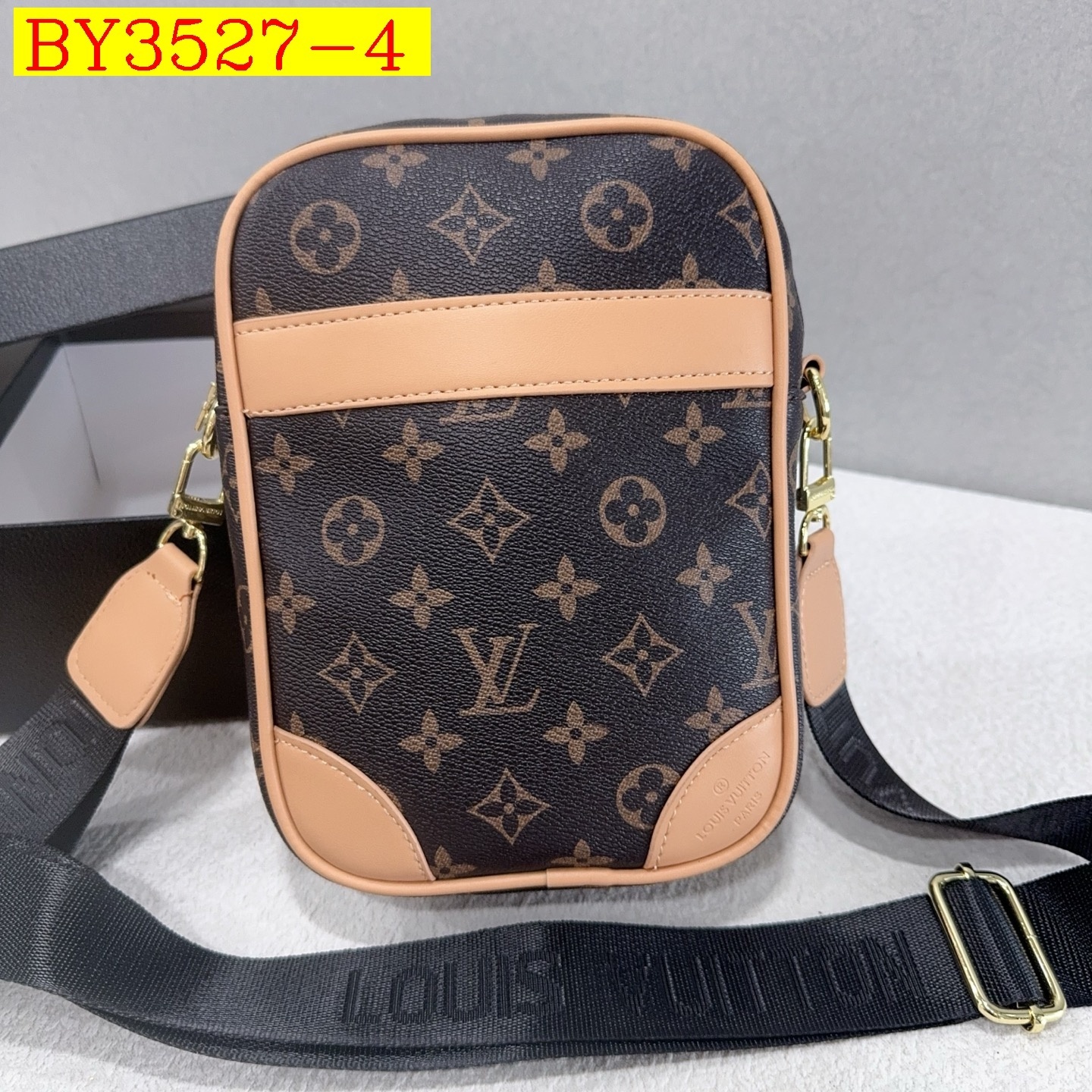 26$ LV 9401 Shoulder bag size 16x22x6 cm 9882 BY3527 gallery
