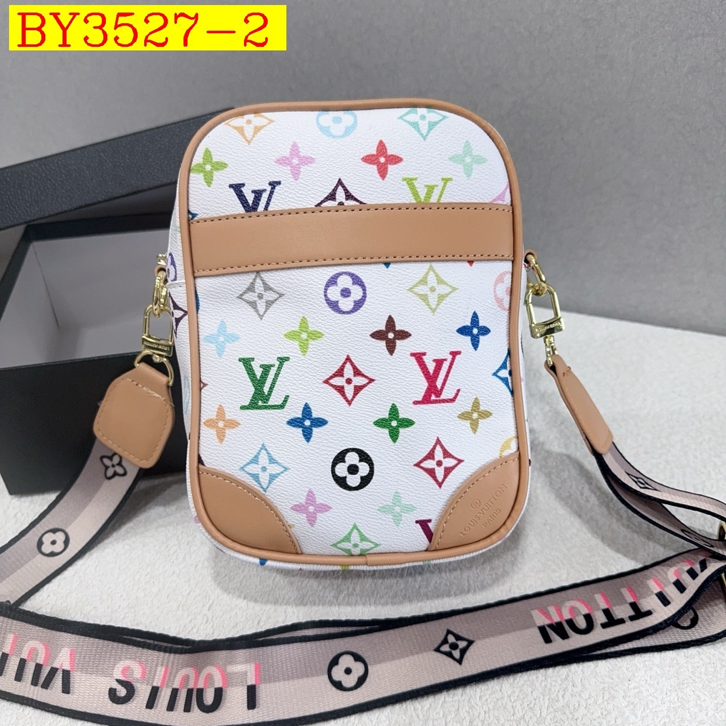 26$ LV 9401 Shoulder bag size 16x22x6 cm 9882 BY3527 gallery
