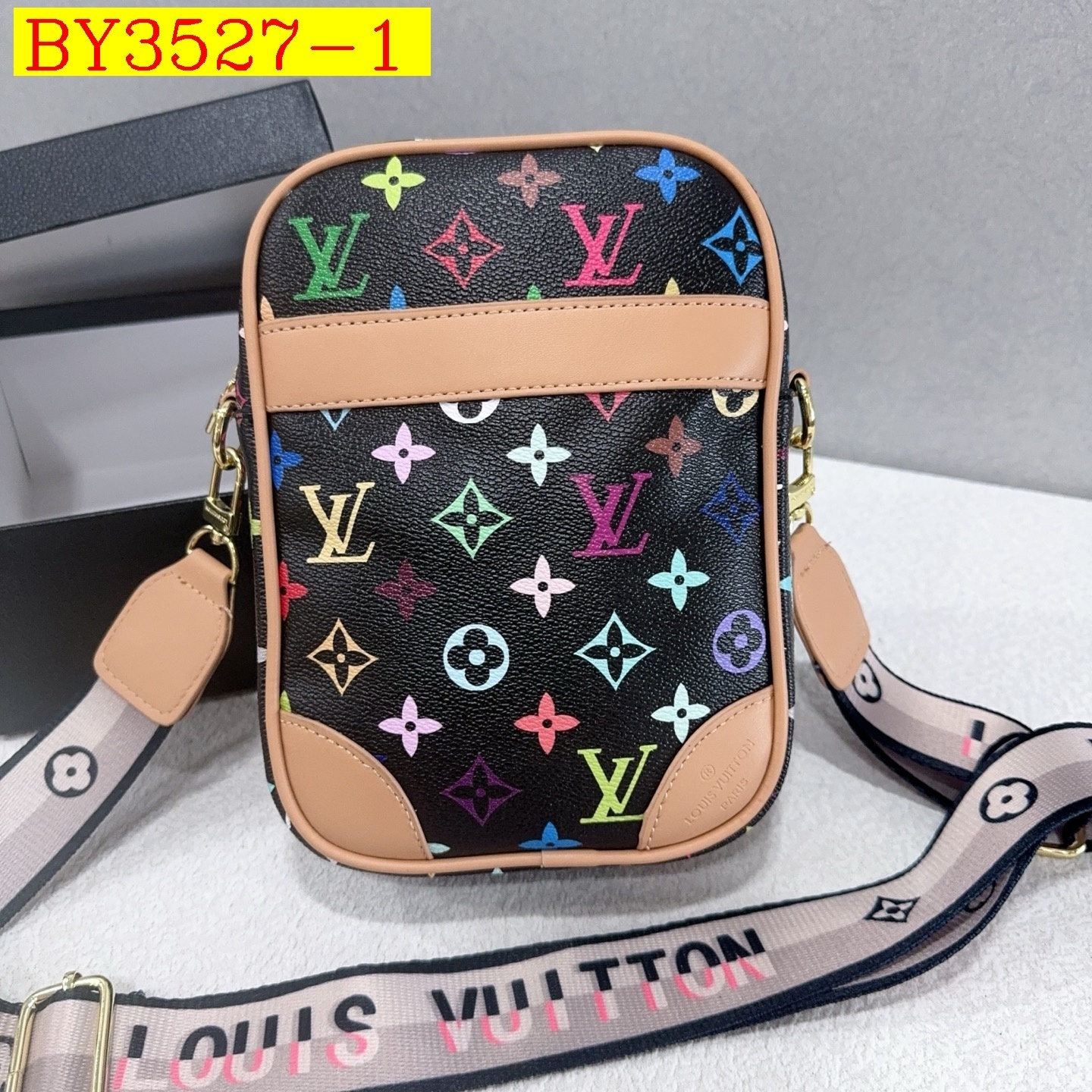 26$ LV 9401 Shoulder bag size 16x22x6 cm 9882 BY3527 gallery
