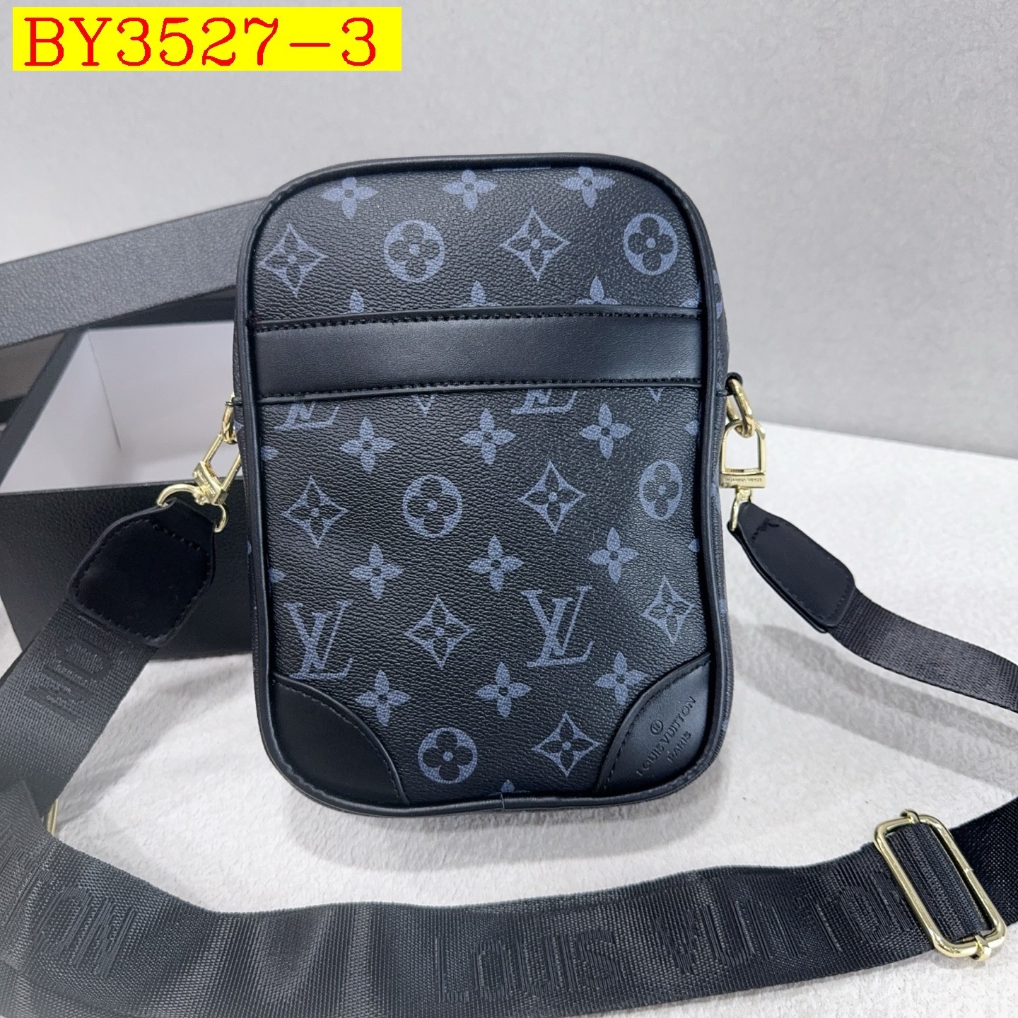 26$ LV 9401 Shoulder bag size 16x22x6 cm 9882 BY3527 gallery