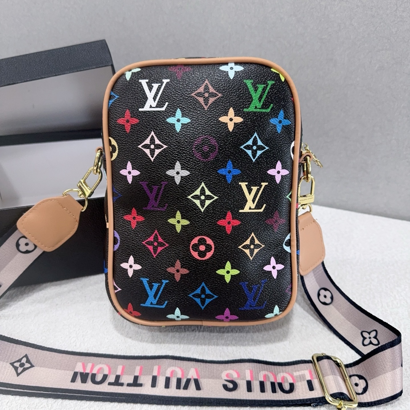 26$ LV 9401 Shoulder bag size 16x22x6 cm 9882 BY3527 gallery