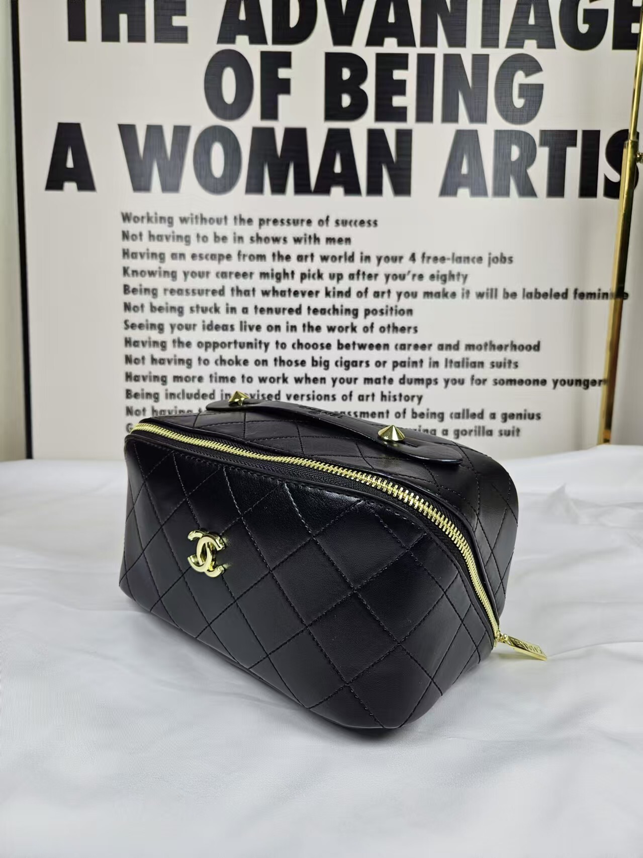 27$ CHANEL Shoulder bag 2878 BY3021 gallery