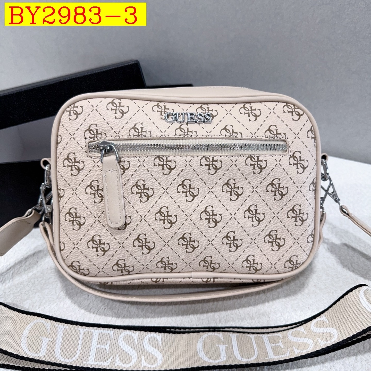 27$ GUESS 9358 Shoulder bag size 24x17x7 cm 5982 BY2983 gallery