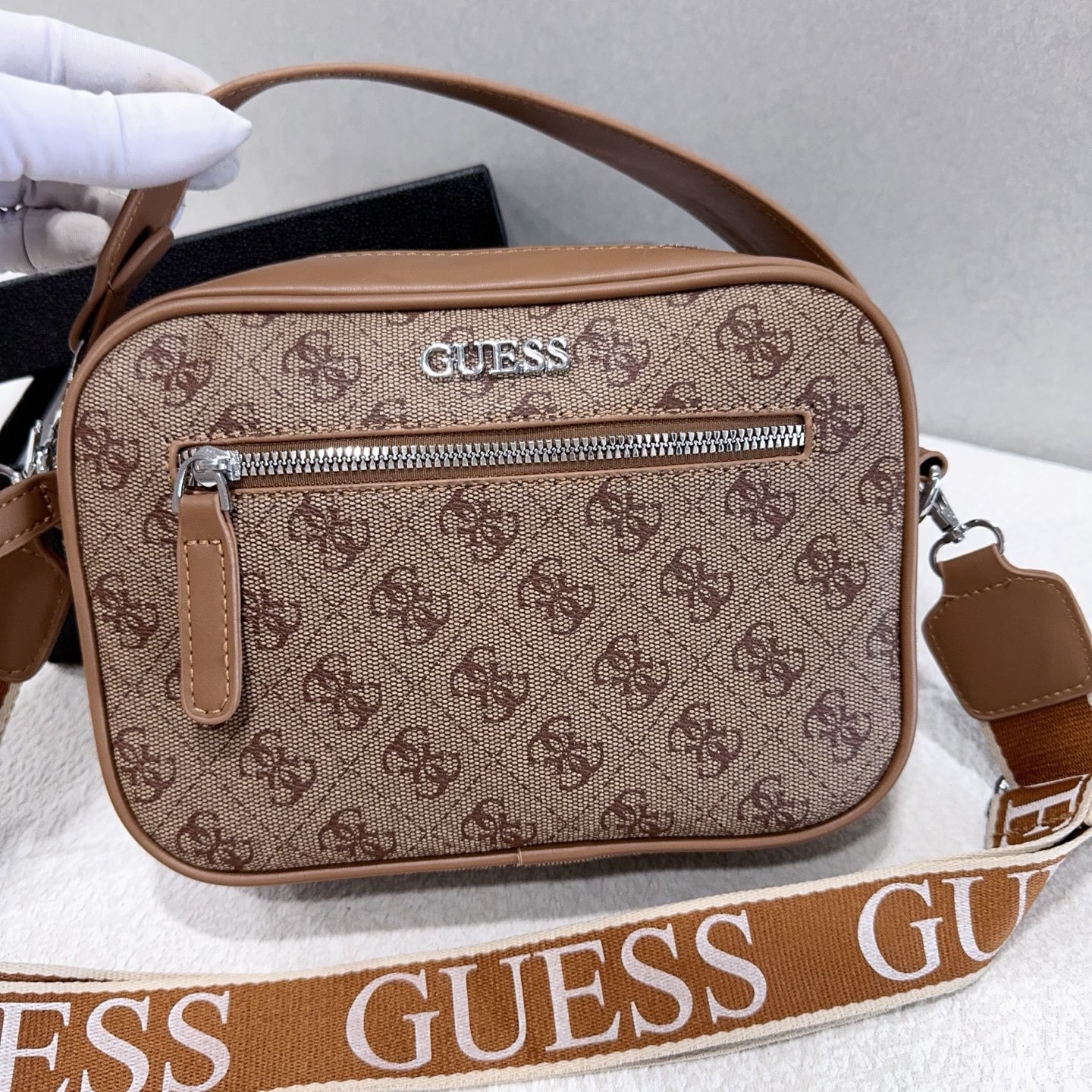 27$ GUESS 9358 Shoulder bag size 24x17x7 cm 5982 BY2983 gallery