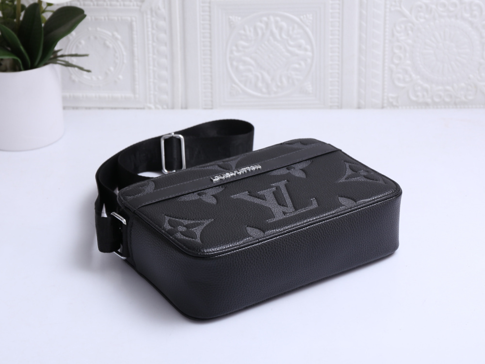 27$ LV 0226 Shoulder bag size 26X18X7 cm 616060 BR1934 gallery