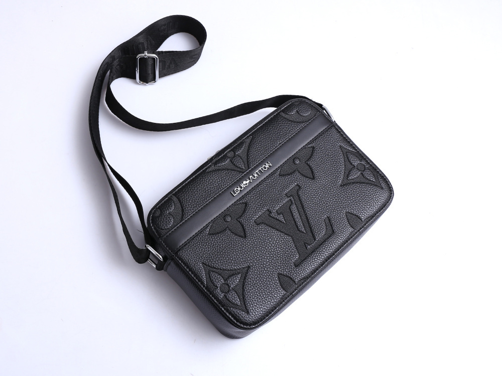 27$ LV 0226 Shoulder bag size 26X18X7 cm 616060 BR1934 gallery