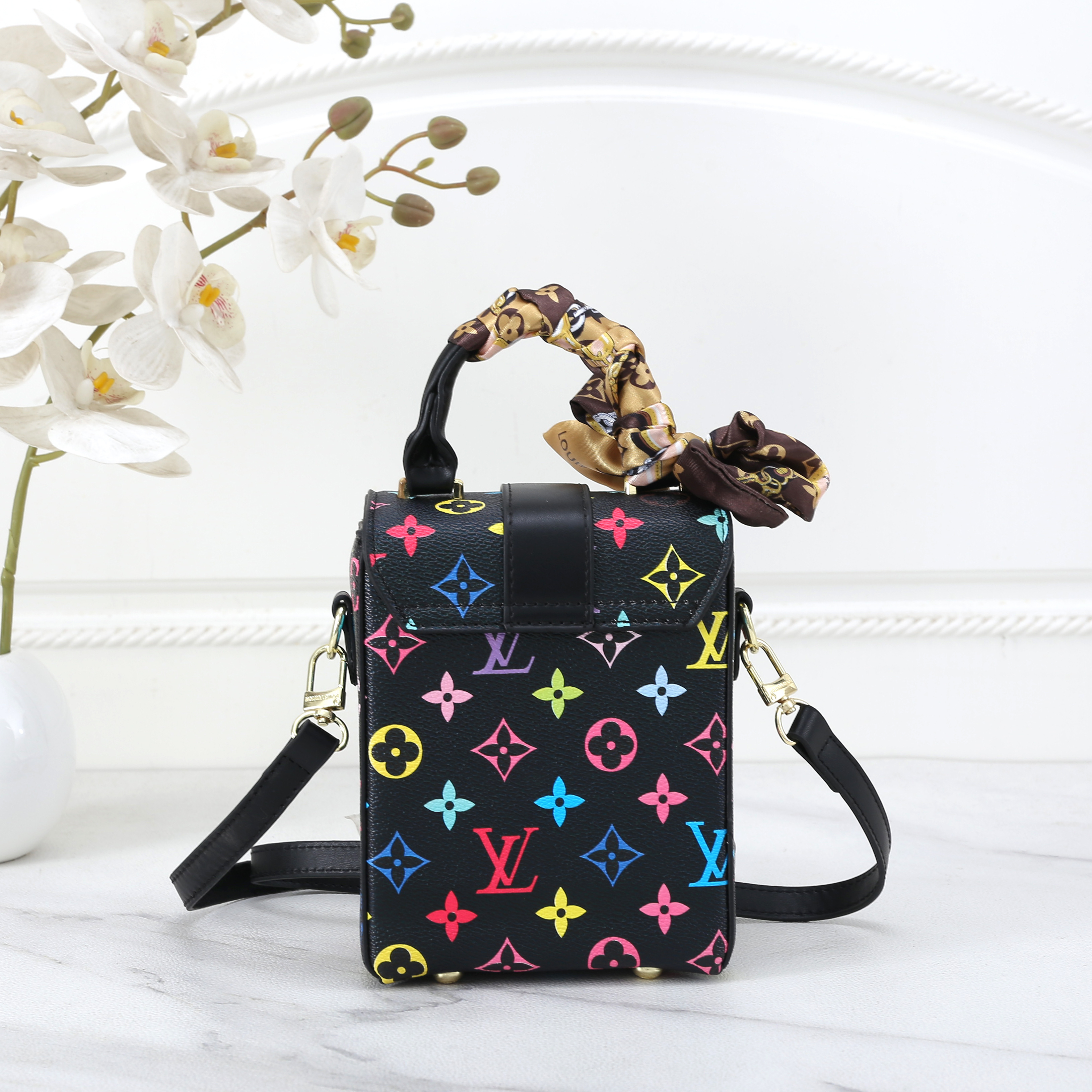 27$ LV 8898 Shoulder bag size 17X14X8 cm 817070 BR1920 gallery