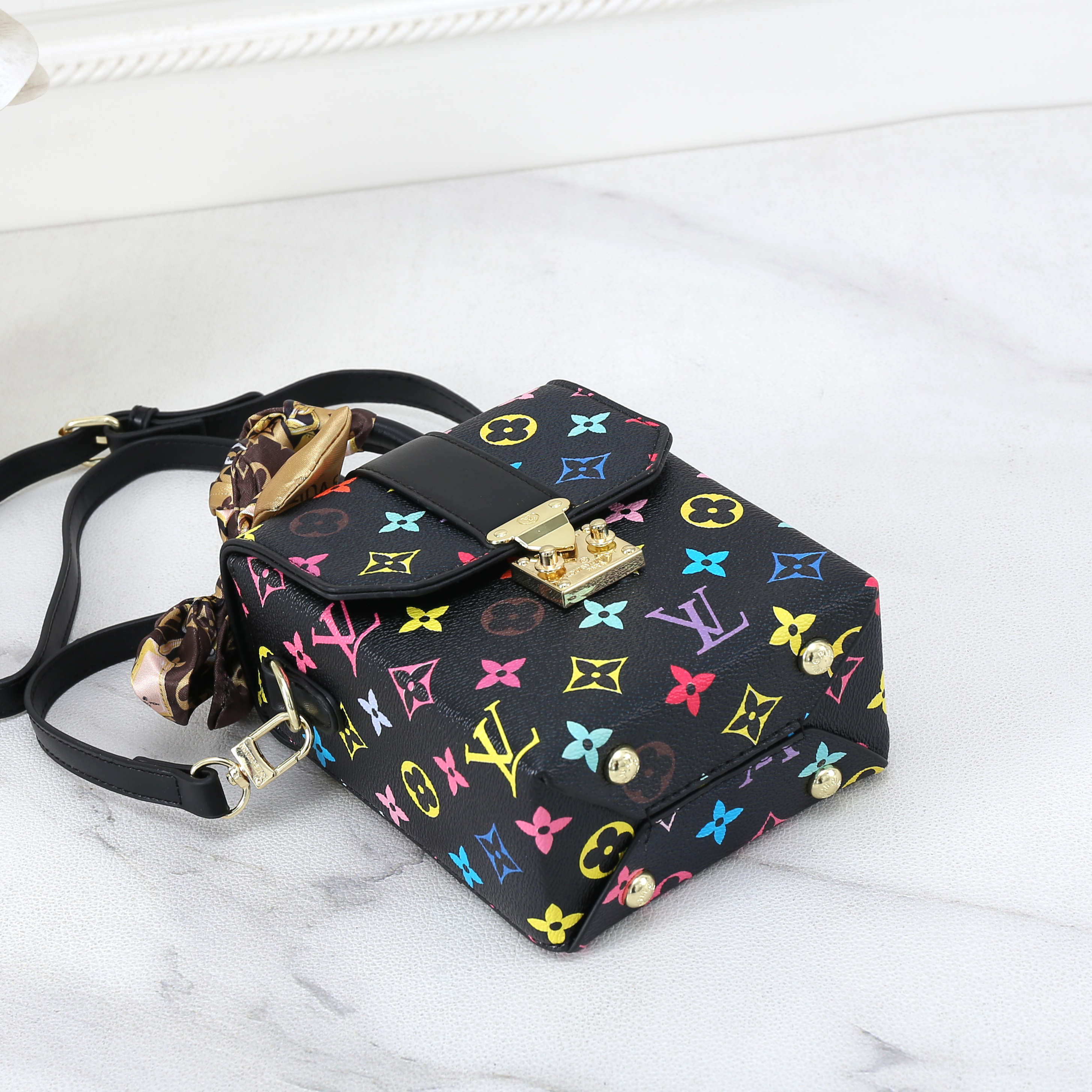 27$ LV 8898 Shoulder bag size 17X14X8 cm 817070 BR1920 gallery