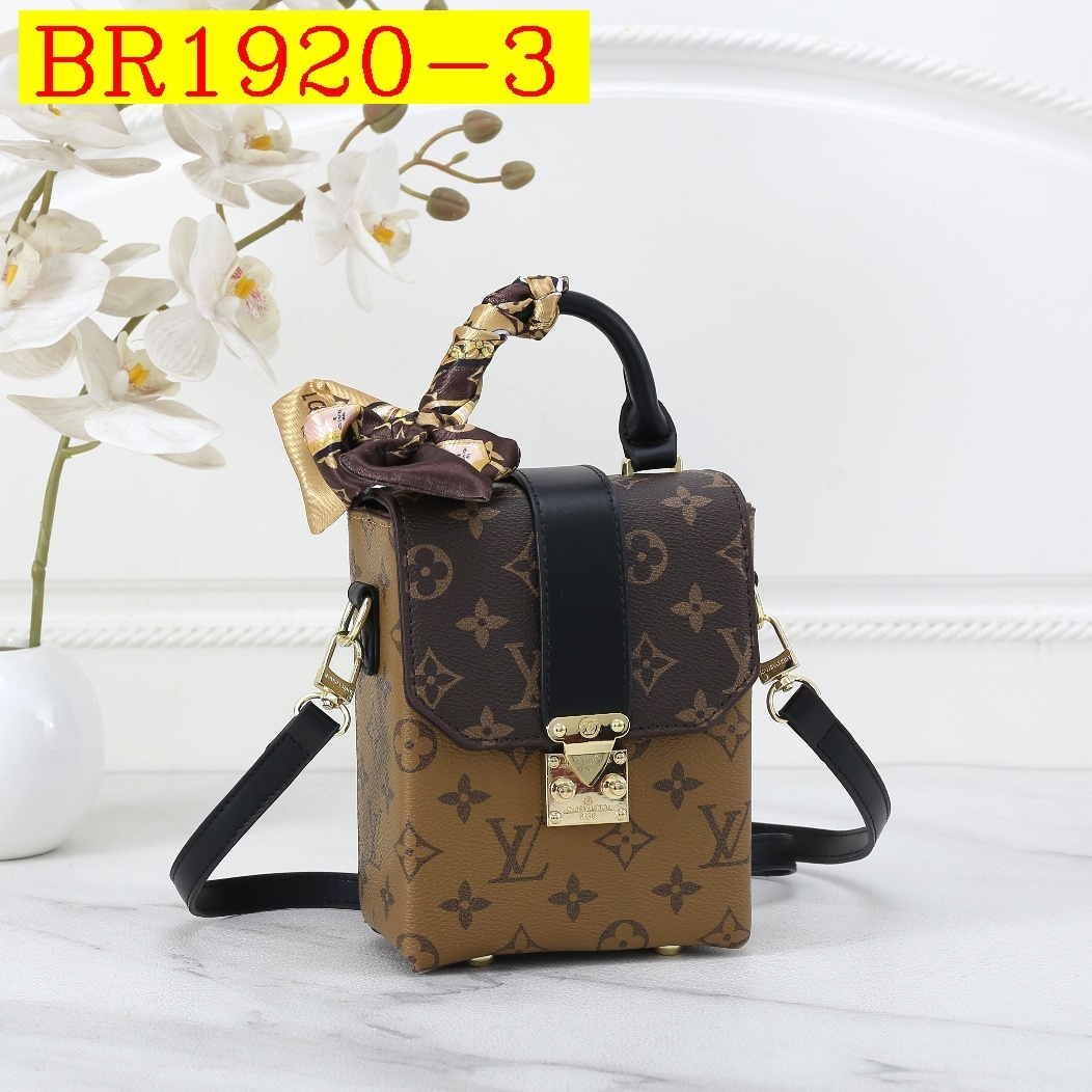 27$ LV 8898 Shoulder bag size 17X14X8 cm 817070 BR1920 gallery