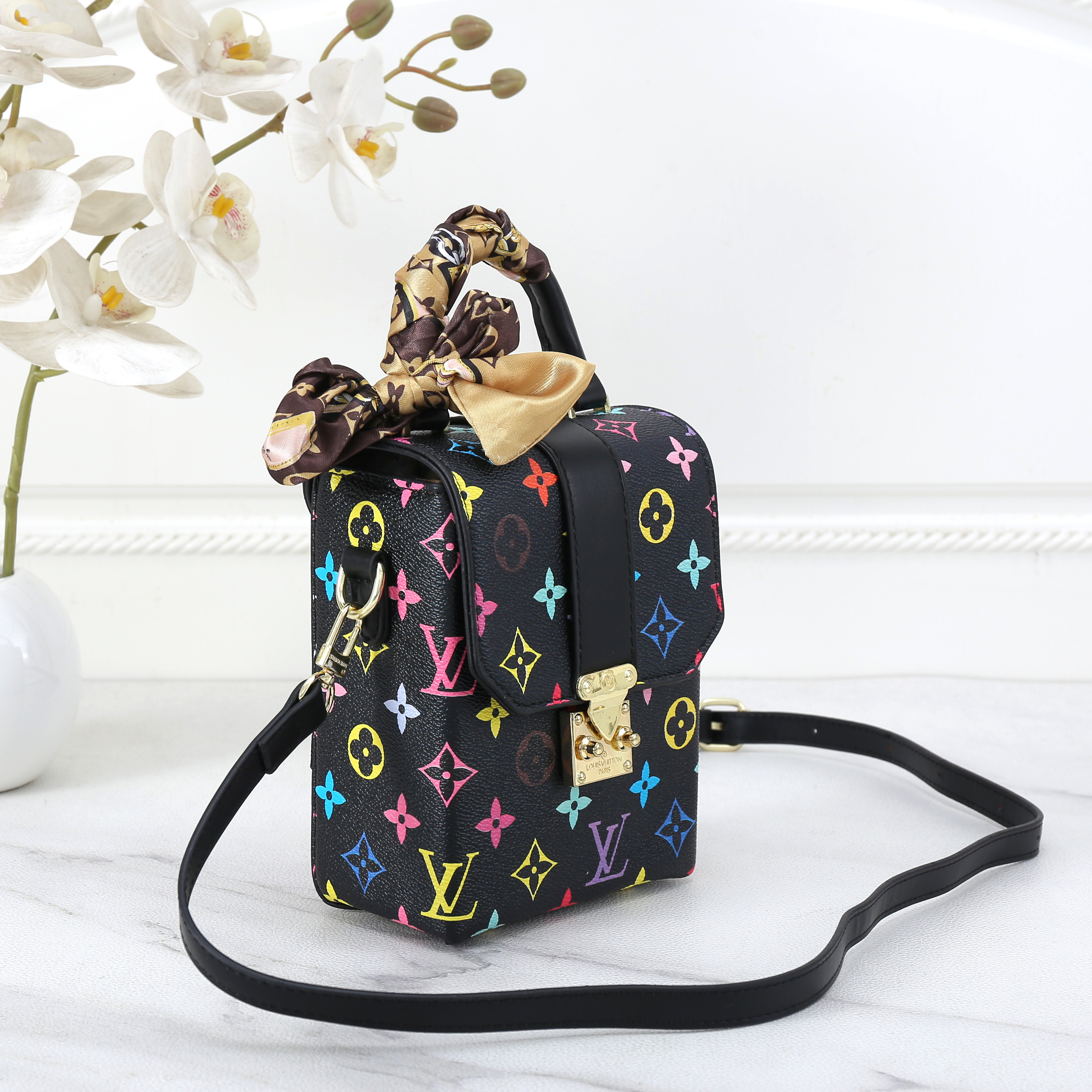 27$ LV 8898 Shoulder bag size 17X14X8 cm 817070 BR1920 gallery