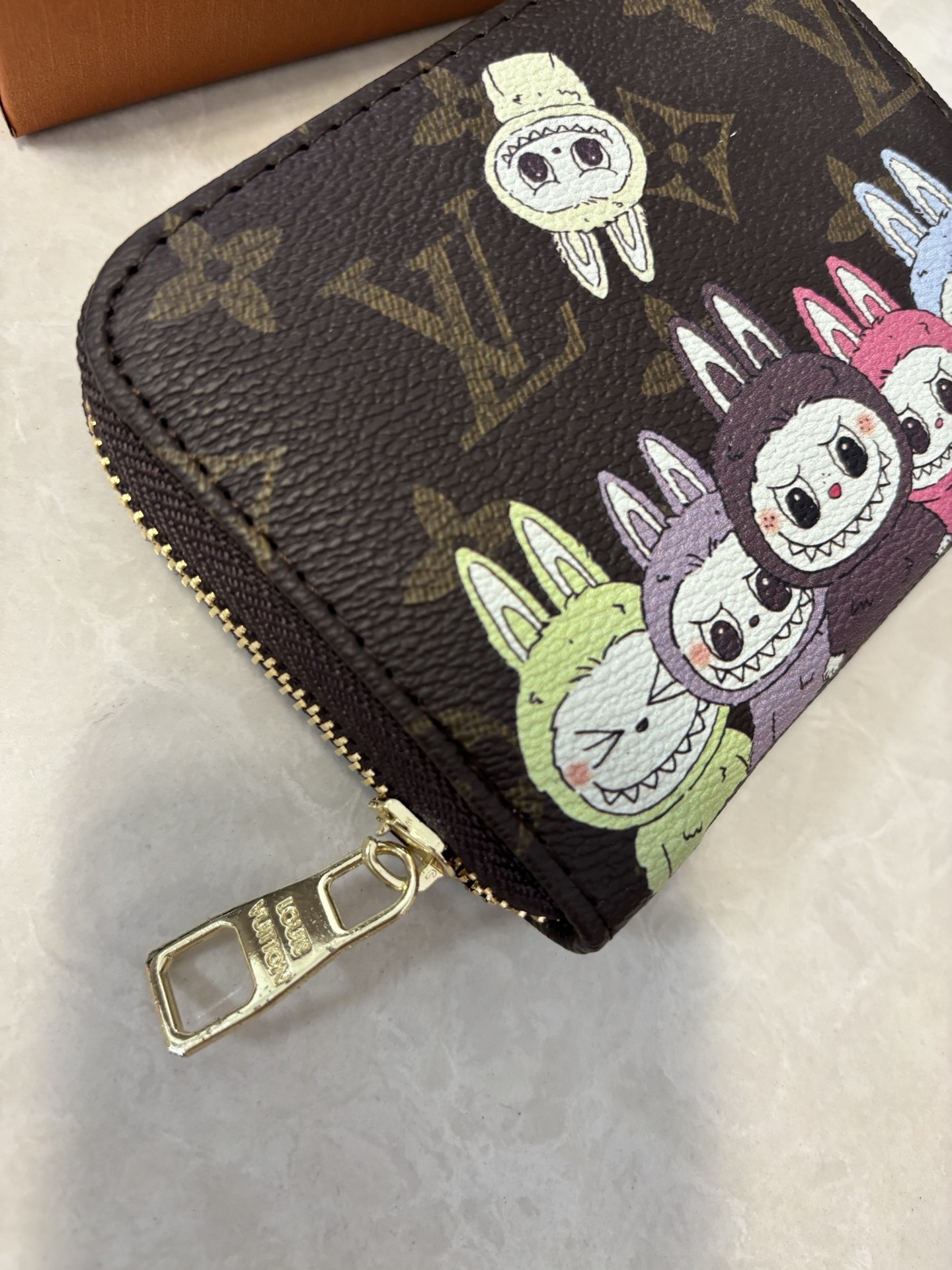 27$ LV Wallet size 12x10x2cm 2562 BYA987 gallery
