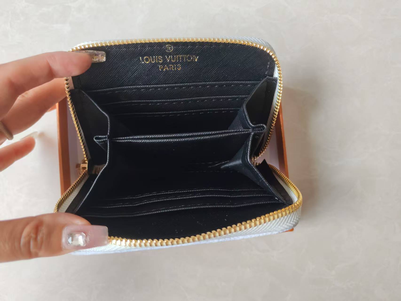 27$ LV Wallet size 12x10x2cm 5522 BYA253 gallery