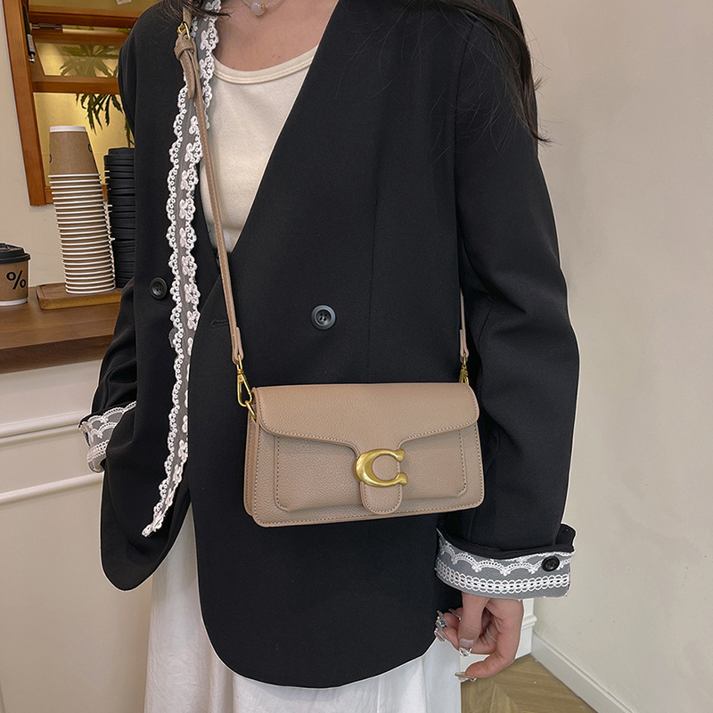 27$ dh COACH 116 Shoulder bag size 21X11X5 cm 80571612878 BY2173 gallery