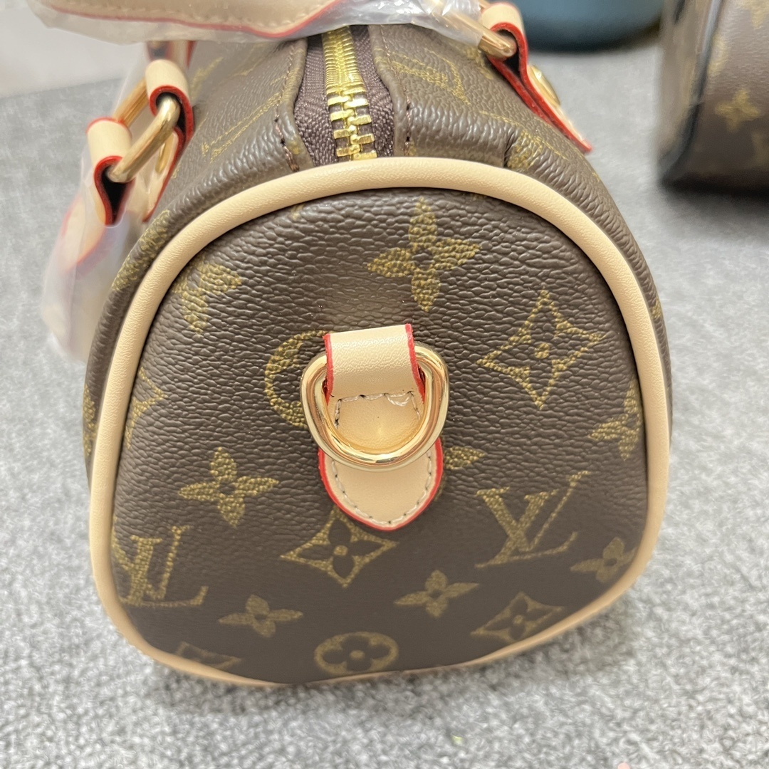 27$ dh LV 3826 Shoulder bag size 20X14X12 cm 90571812970 BY2621 gallery