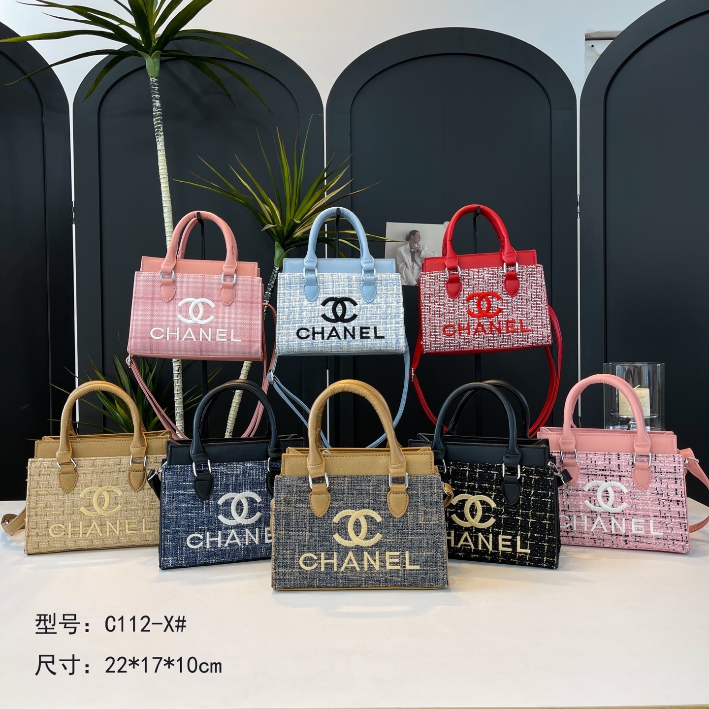 28$ CHANEL c112 Tote bag size 22x17x10 cm 1960 BY3015 gallery