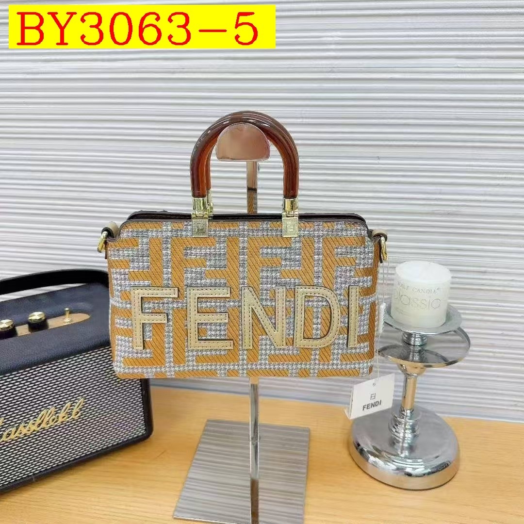 28$ FENDI 9005 Shoulder bag size 23x9x15 cm 010010 BY3063 gallery