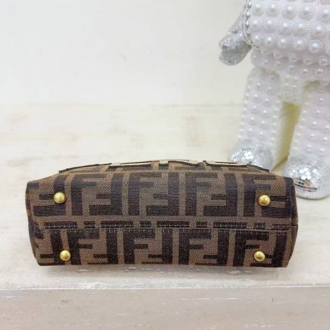 28$ FENDI 9005 Shoulder bag size 23x9x15 cm 010010 BY3063 gallery