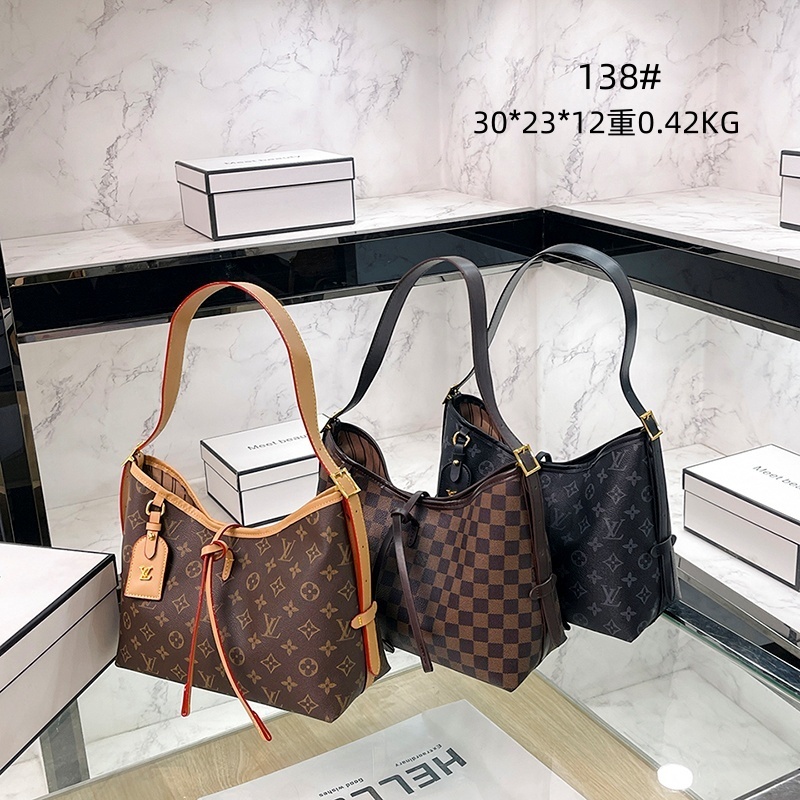 28$ LV 138 Shoulder bag size 30x23x12 cm 414030 BY2903 gallery
