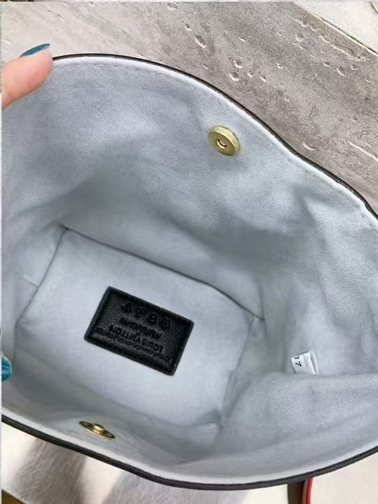 28$ LV 138 Tote bag size 25x12x20 cm 1918 BY3399 gallery