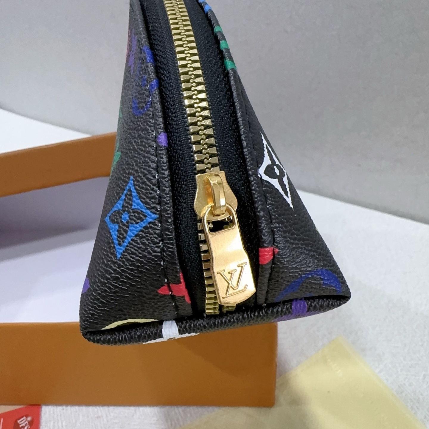 28$ LV 3083 Shoulder bag size 24x15x8 cm 7940 BY2977 gallery