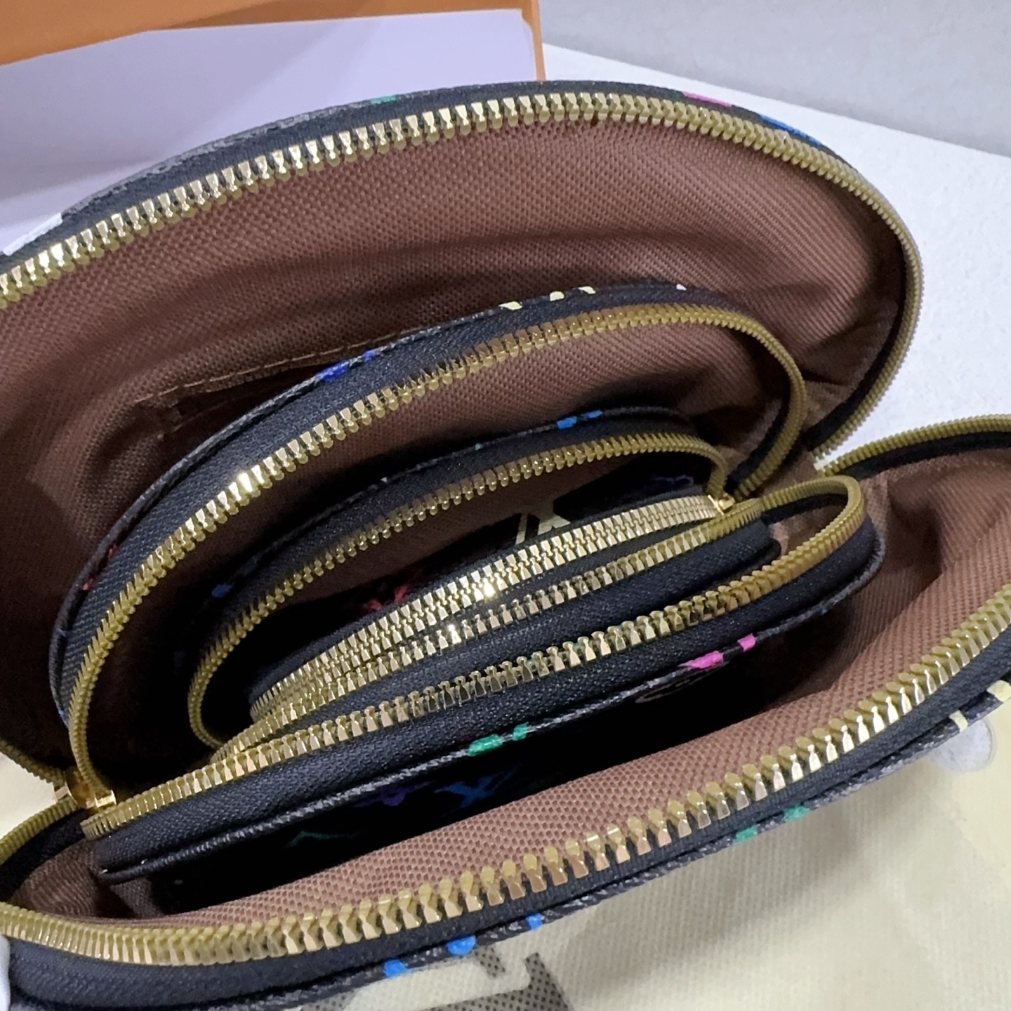 28$ LV 3083 Shoulder bag size 24x15x8 cm 7940 BY2977 gallery