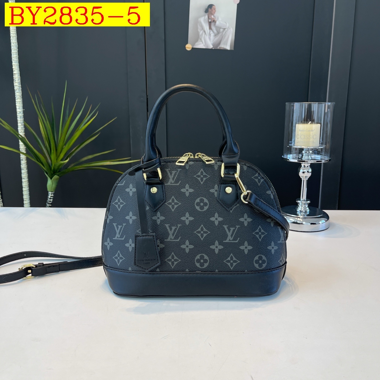 28$ LV 9012 Shoulder bag size 28X20X13 cm 5954 BY2835 gallery