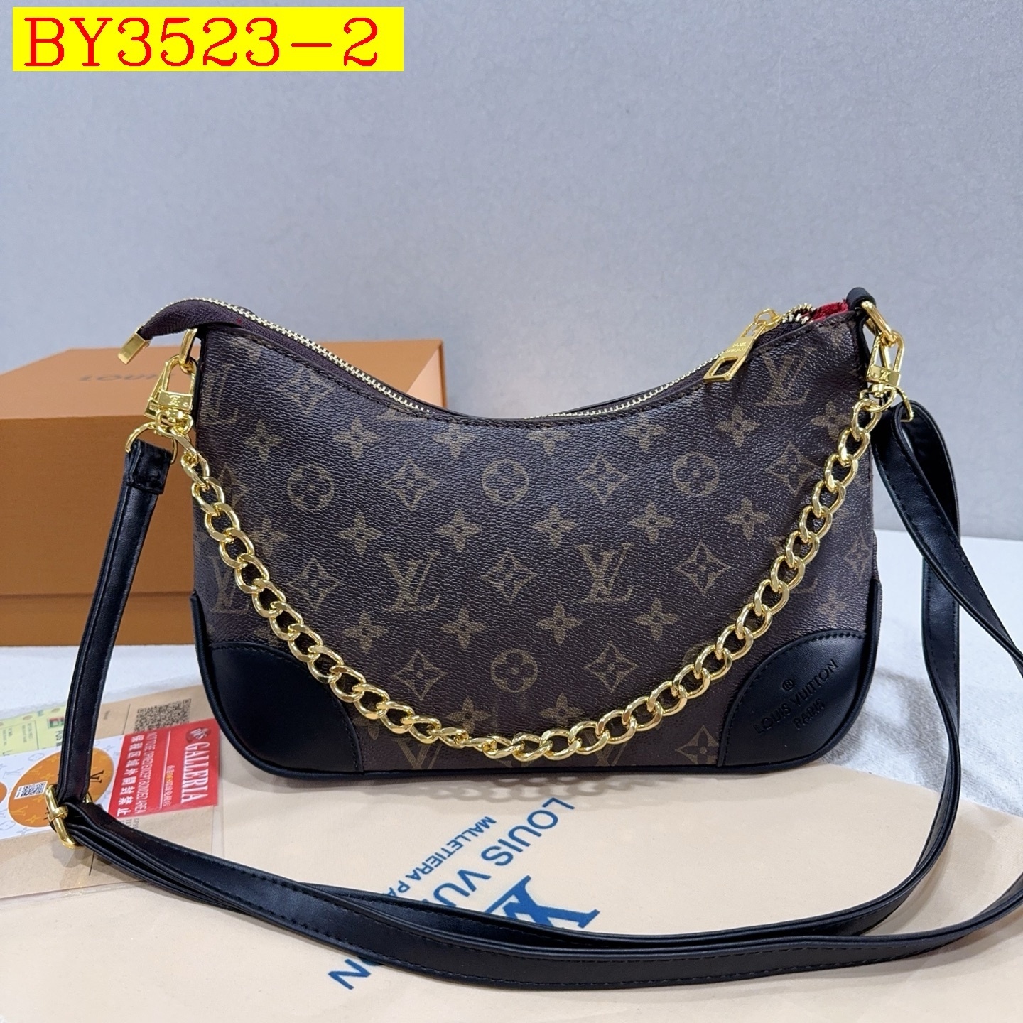 28$ LV 9018 Shoulder bag size 30x19x10 cm 5944 BY3523 gallery