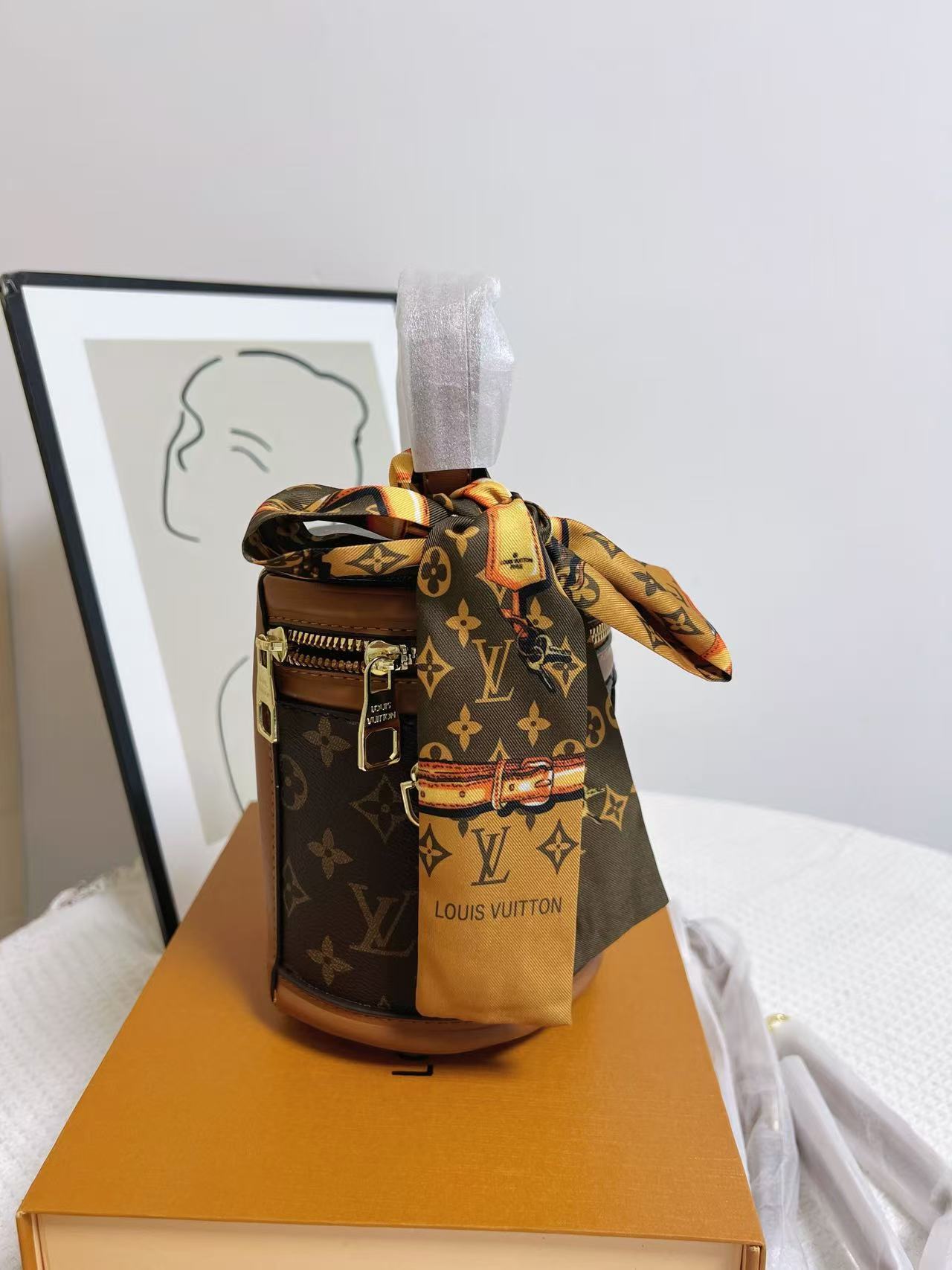 28$ LV Shoulder bag size 15x11x16 cm 513040 BY3543 gallery