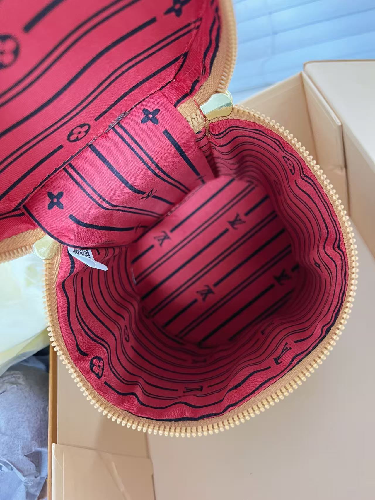 28$ LV Shoulder bag size 15x11x16 cm 513040 BY3543 gallery